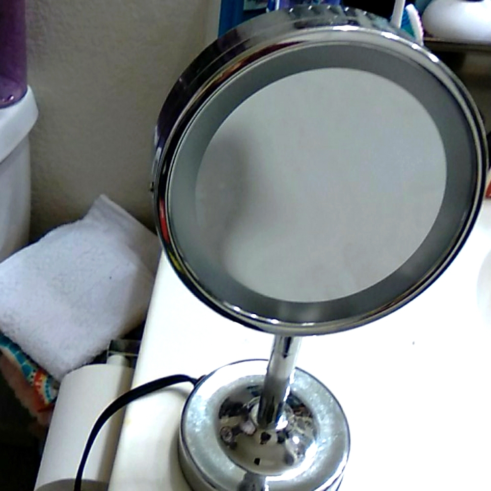 Makeup mirror